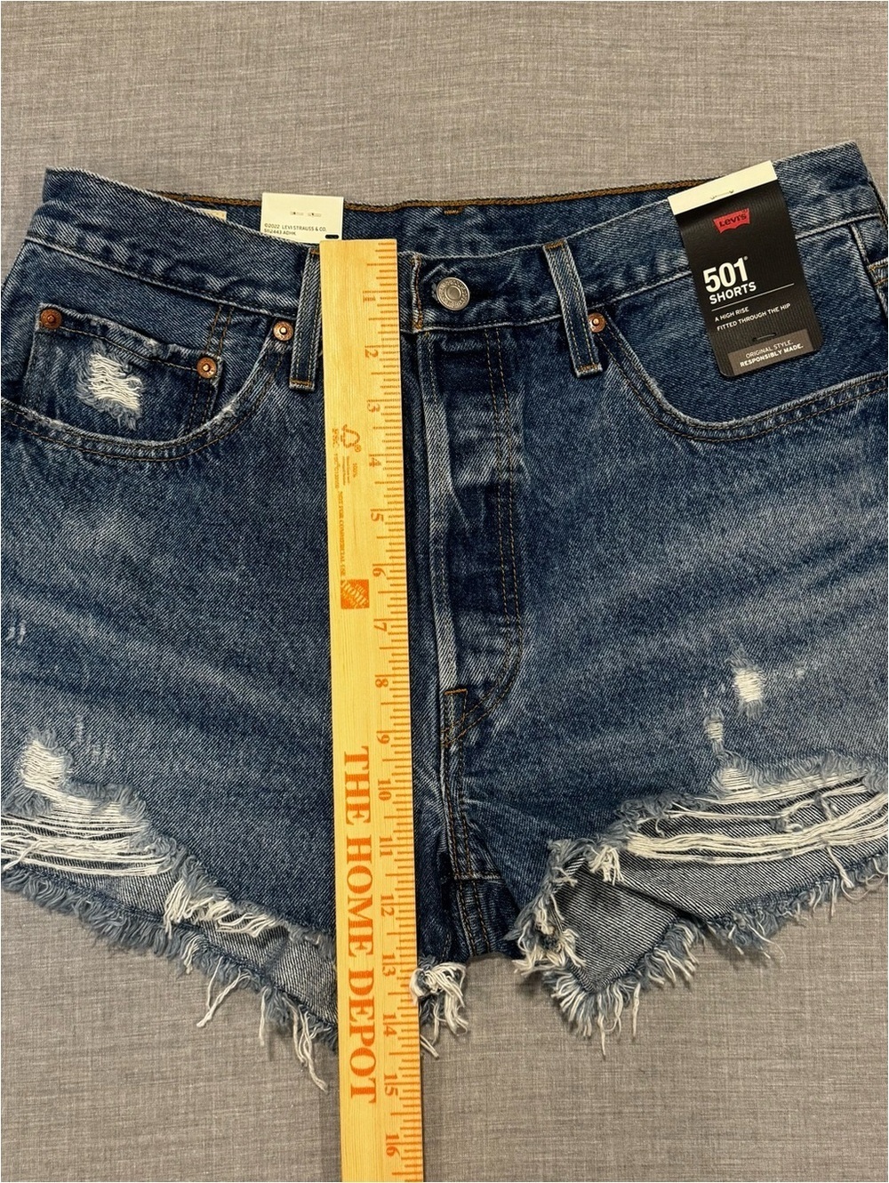 Levi’s 501 Women’s Denim Jean Shorts Size 32 Button Fly Blue Cutoff High Rise - Picture 9 of 11